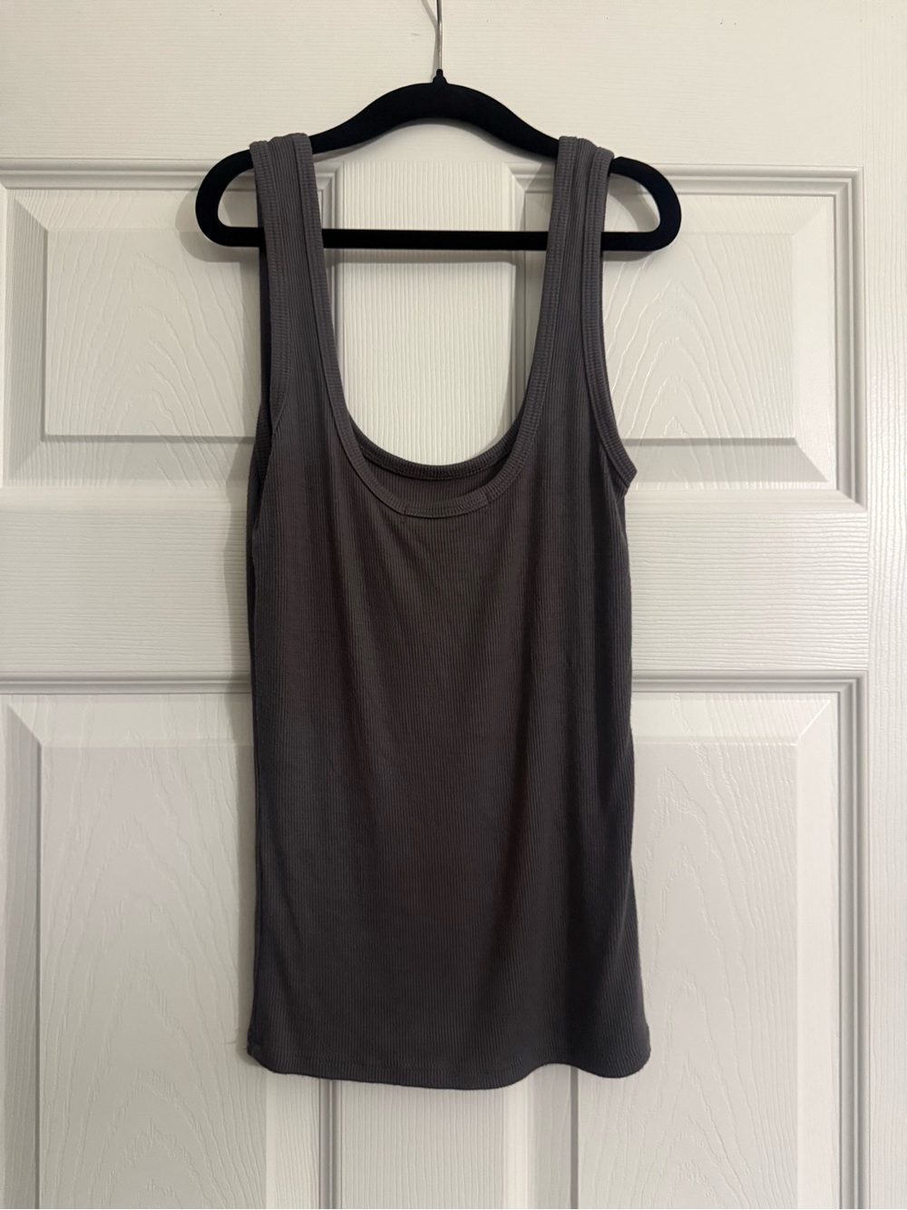 Scoop Neck Ribbed Tank - Picture 4 of 4